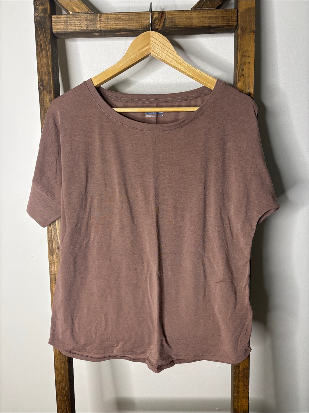 Columbia Short Sleeve Scoop Neck Top in Dusty Mauve Size S